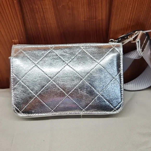 Steve Madden Silver Larger Wristlet NWT - Picture 3 of 4